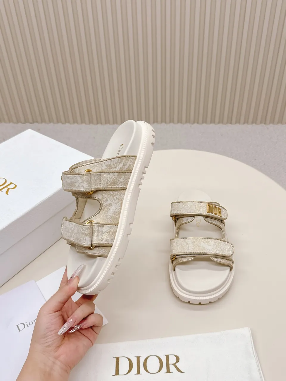👟👟Ex-factory price 460👟👟 This black sheepskin DiorAct sandal is fashionable. Paired with an insole that fits the shape of your foot, it's made of exceptionally lightweight and comfortable leather. The upper straps feature a Velcro closure and feature a gold-finish metal "DIOR" logo. Can be matched with various styles to show modern style. Gold-finish metal "DIOR" logo Two adjustable Velcro straps Leather insole that fits the shape of your foot Soft and lightweight texture EVA sole decorated with Christian Dior's lucky star symbol Made in Italy Size 35--42 (Customized sizes 41 and 42 are non-refundable)